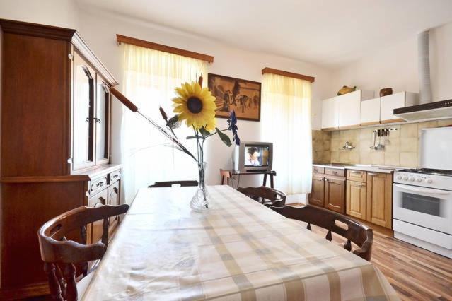 Apartment Center Omis
