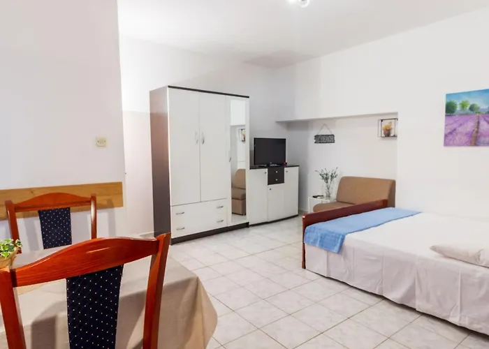 Omis Center Vila