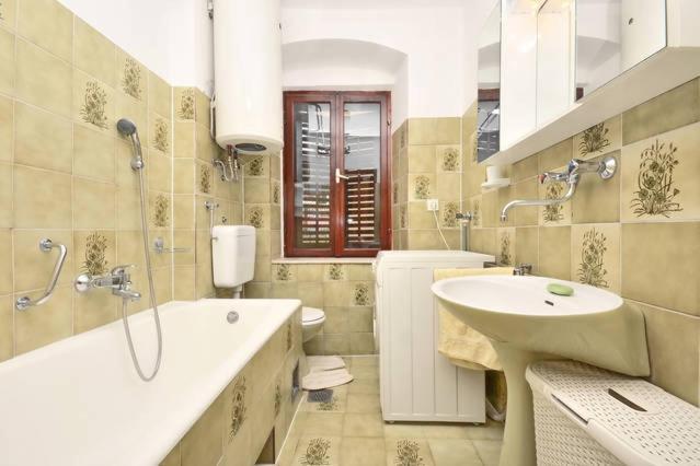 Center Apartment *