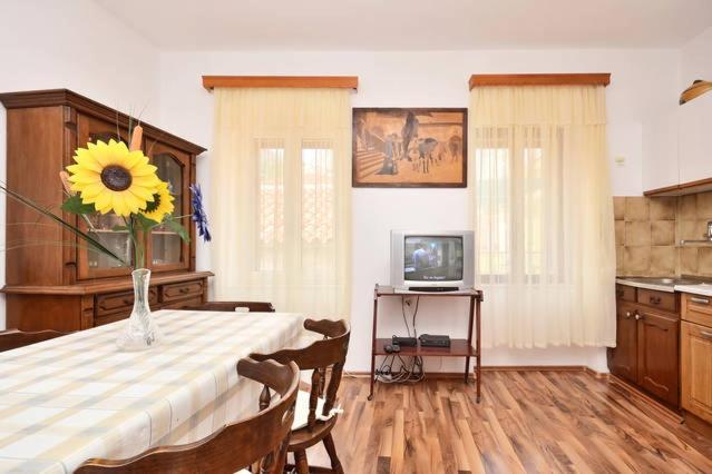 Center Apartment *